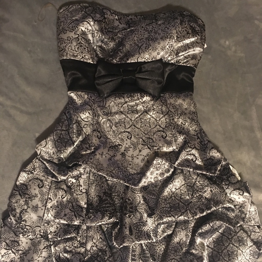 Silver/Black Paisley cocktail dress sz.9